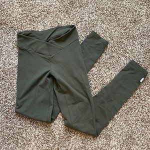 Celestial Bodiez size small olive green v cut low rise scrunch butt leggings